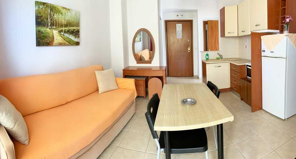 Helena'S Apartments - Nikiti Dış mekan fotoğraf